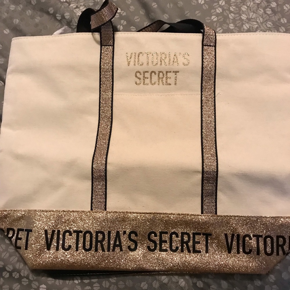 Victoria’s Secret women’s carry tote.